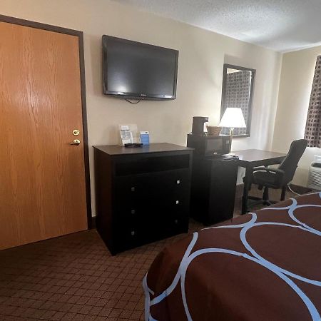 Super 8 By Wyndham Cleveland Tx Hotel Buitenkant foto