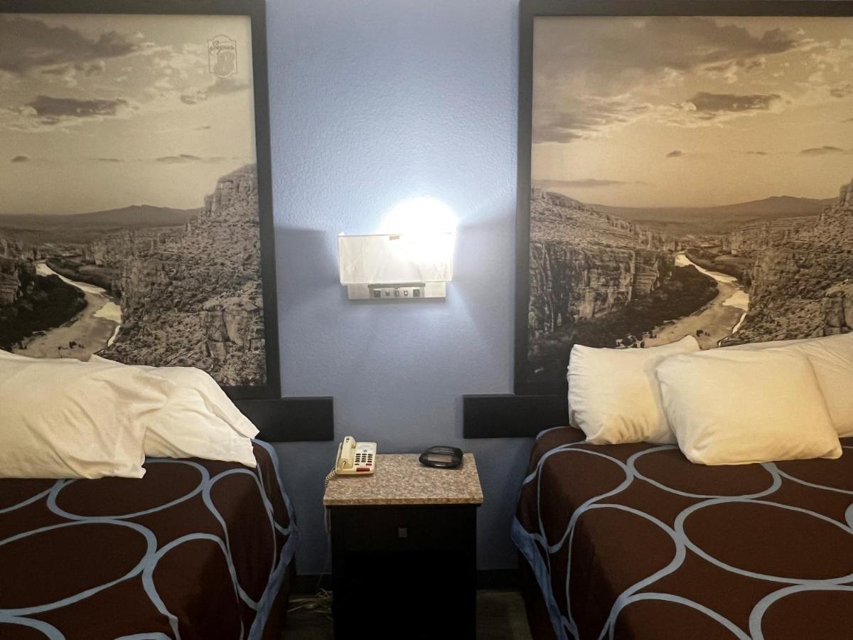 Super 8 By Wyndham Cleveland Tx Hotel Buitenkant foto